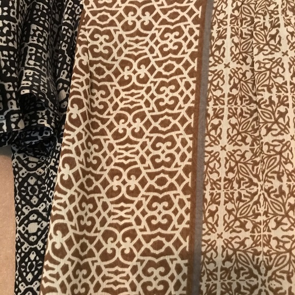 😀 $30/3 Blouse flutter sleeve - Picture 3 of 3